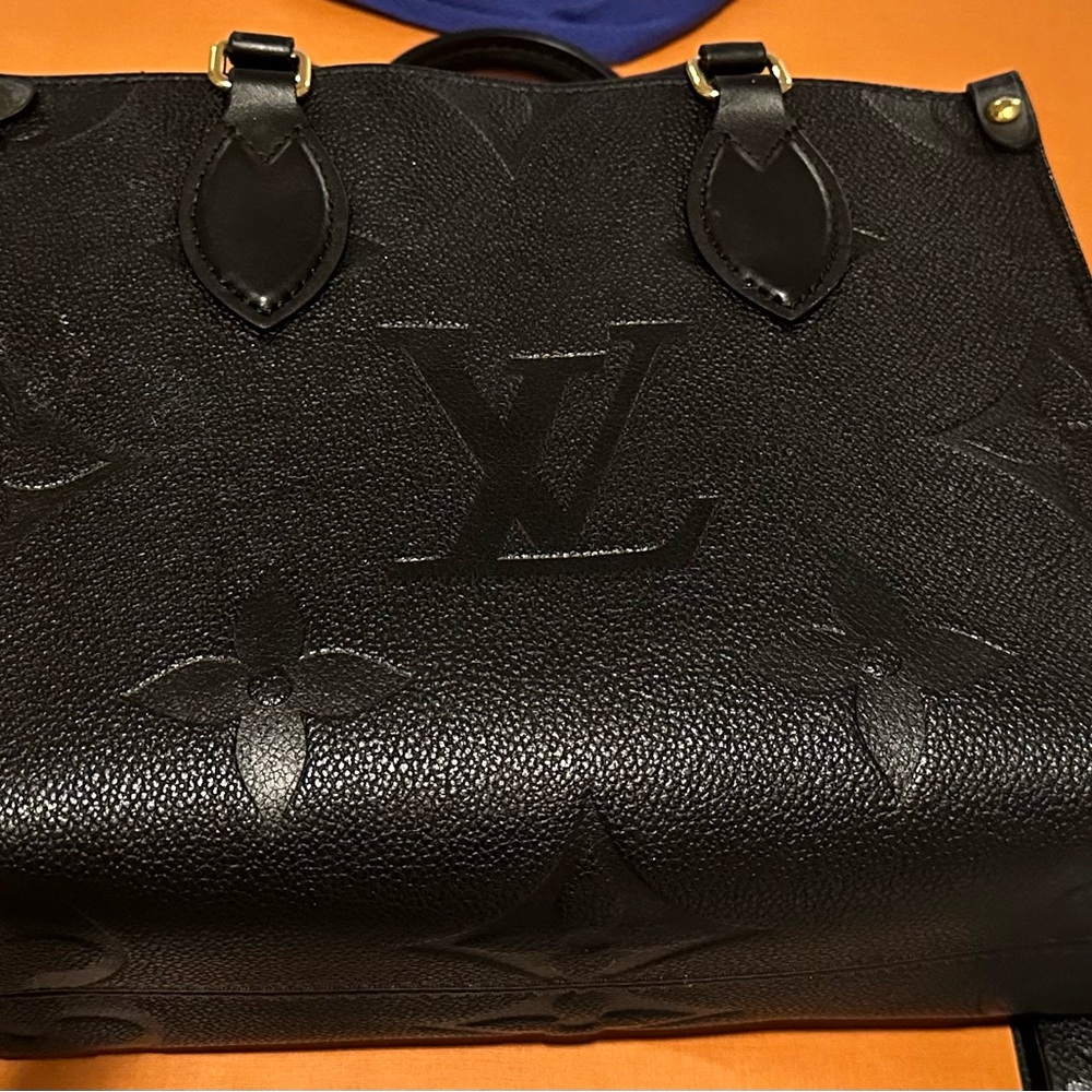 Authentic Louis Vuitton Monogram Empreinte onyx bag.  Gently used for one month🩷 - Picture 5 of 16